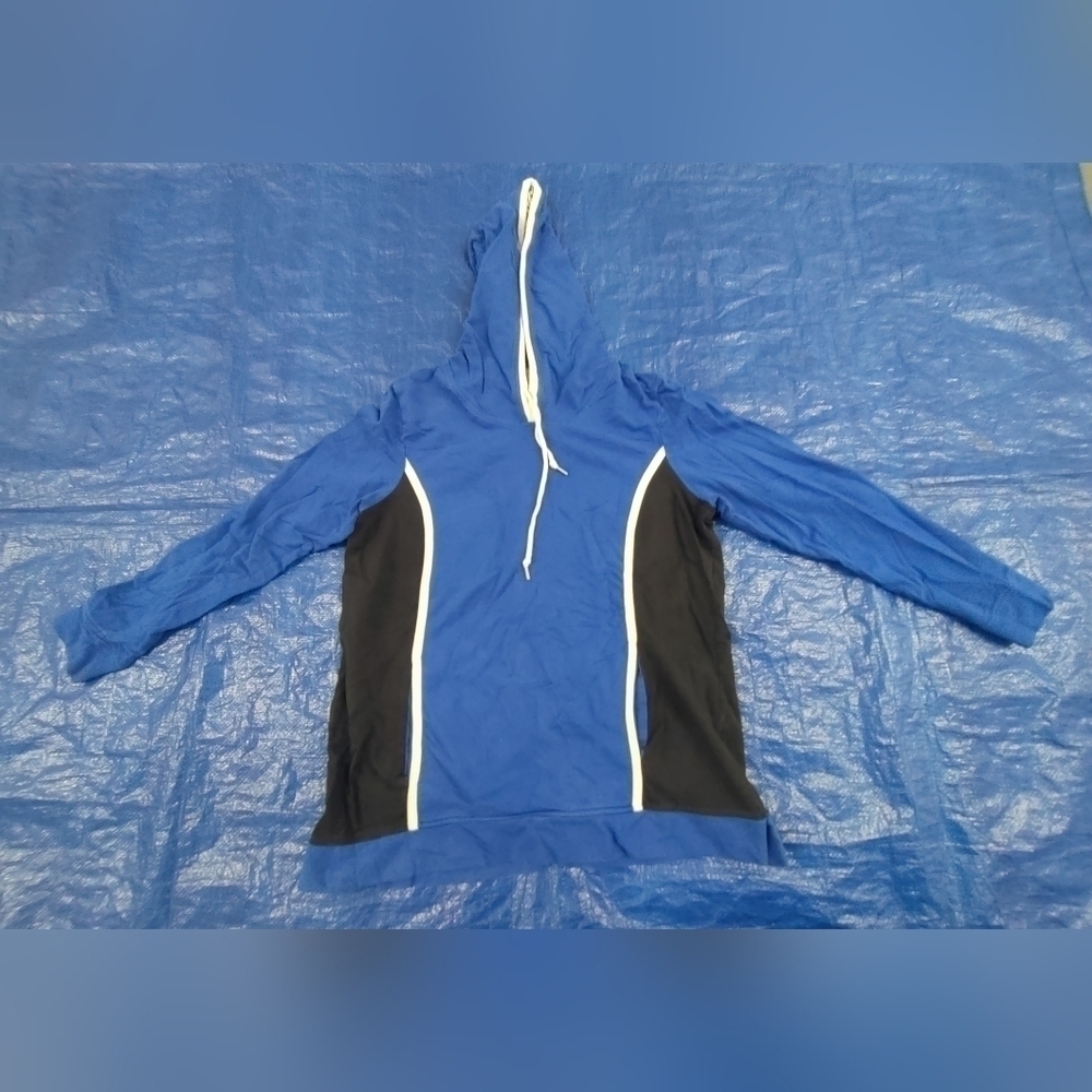 Christopher Banks top